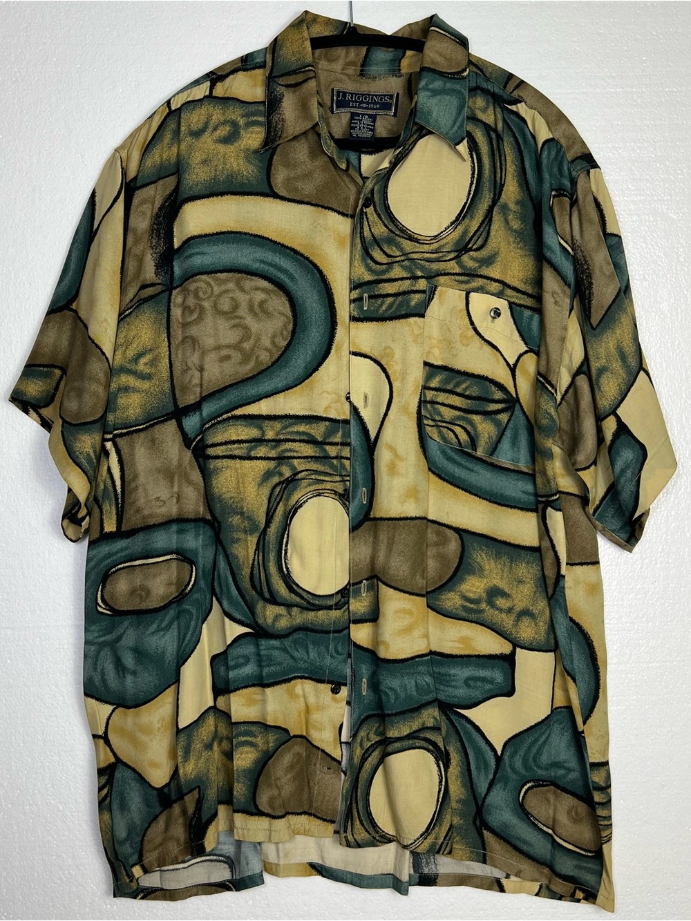 J. Riggins 100% Rayon Abstract Print Shirt Size L Green Tan Short Sleeve Vintage